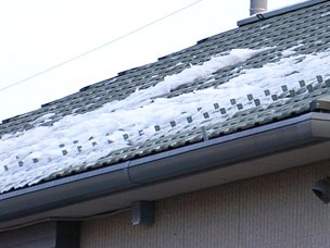 屋根の雪止め金具